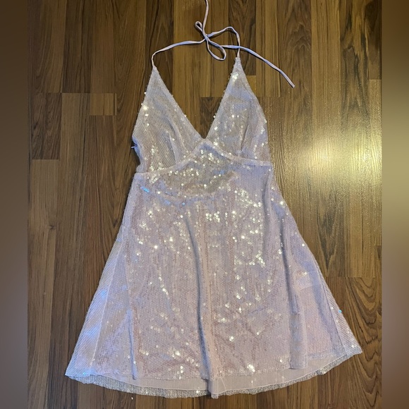 Oh Polly Livia Sequin Dress in Lilac - Picture 5 of 6